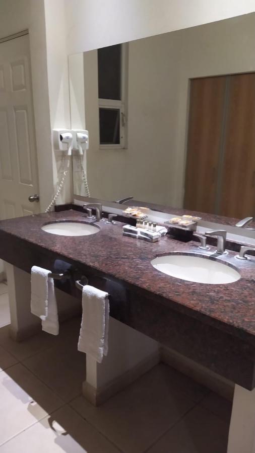 ספופן Cypres Hotel & Suites מראה חיצוני תמונה