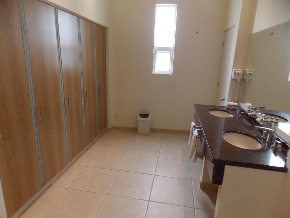 ספופן Cypres Hotel & Suites מראה חיצוני תמונה